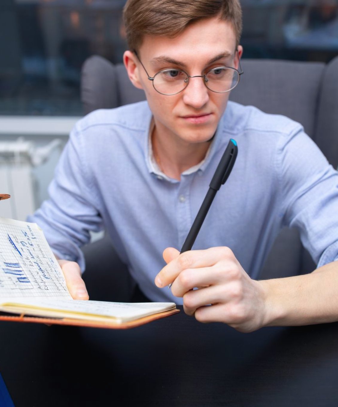 Notesblok eller telefon: to måder at tage noter til en reportage